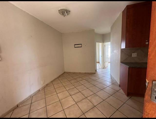 2 BEDROOM PROPERTY TO RENT IN HOME LAKE